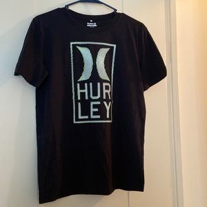 Big Boy’s HURLEY black graphic T-shirt.